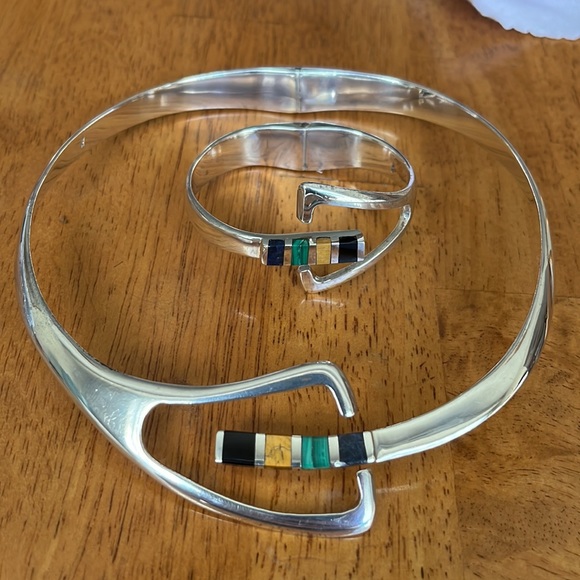 Sterling Silver and Hinged collar Necklace + bracelets this is heavy not light - Picture 6 of 7